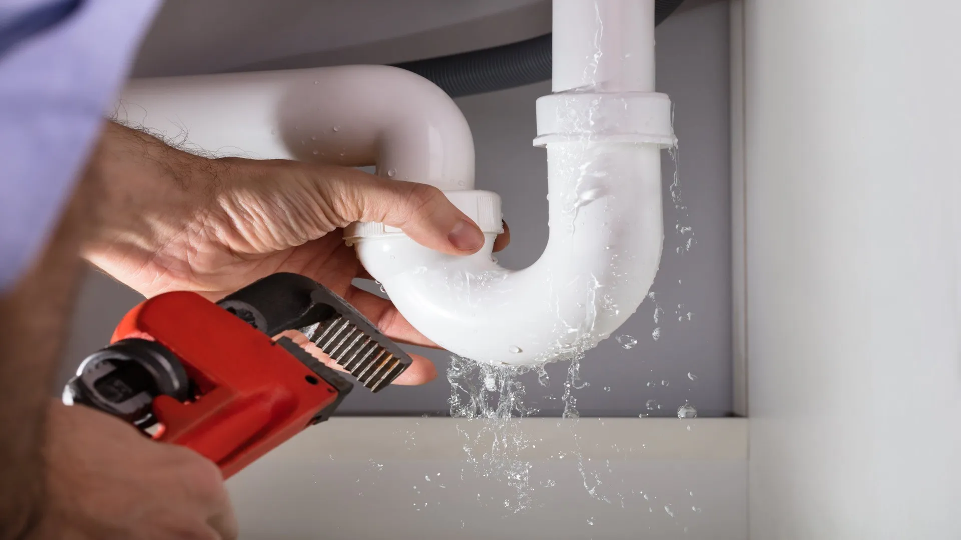 Plumbing Solon OH Expert Tips: Handle Pipe Leaks Early On Before They Get Worse
